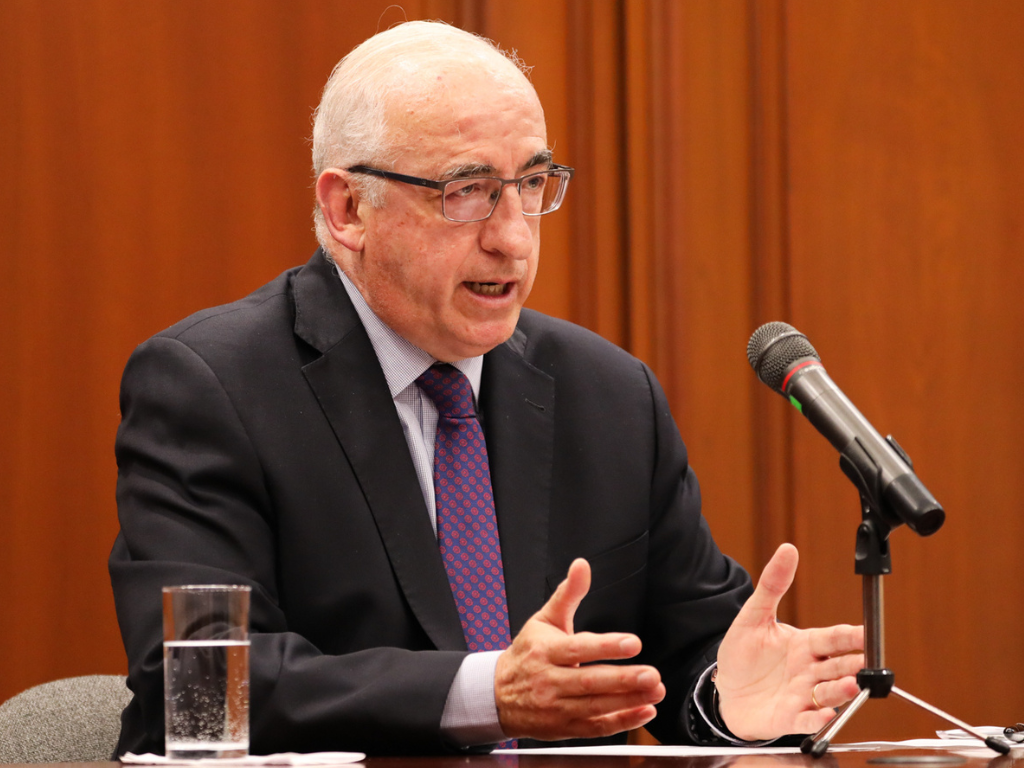 En la imagen aparece Leonardo Villar, Gerente del Banco de la República de Colombia.