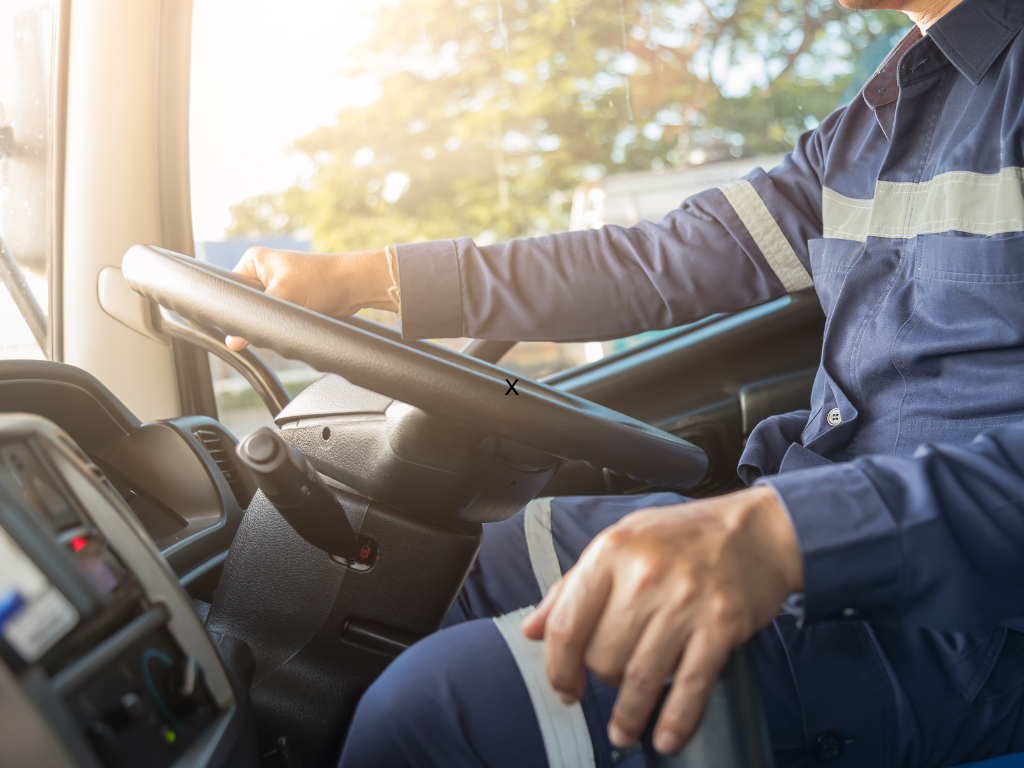 Foto: Canva. Anderson Quiceno (ATC) denuncia pérdidas millonarias en el transporte de carga por bloqueos en Antioquia y alerta posible estallido social.