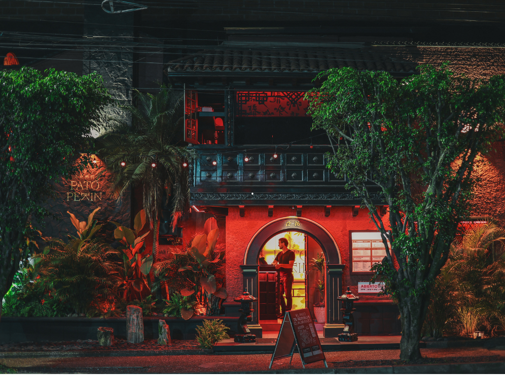 Foto: Pato Pekín. Conozca Pato Pekín, el restaurante que redefine la cocina china en El Poblado, Medellín. Técnica asiática y coctelería de autor.