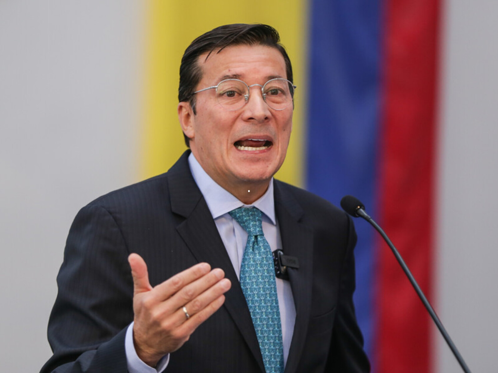 Foto: Registraduría. Registrador Hernán Penagos dio apertura a las elecciones en Colombia. Prometió actas al presidente Petro y destacó el blindaje del software.