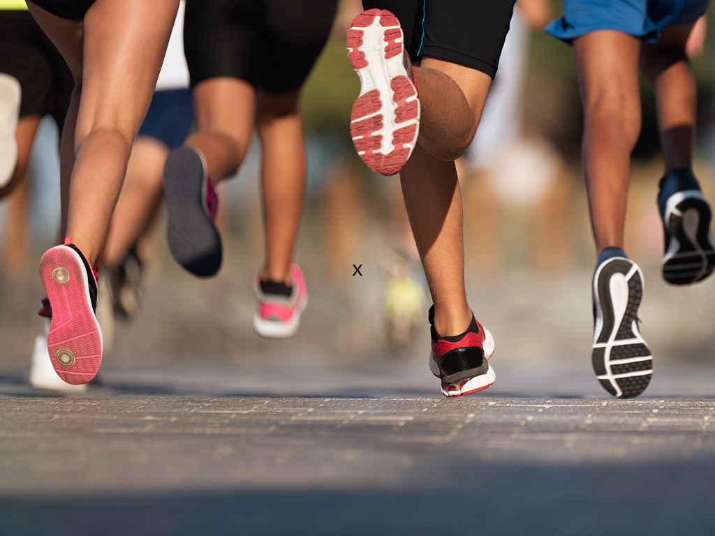 Foto: Canva. Segovia recibe el Desafío Dorado Running el 26 de abril de 2026. Premios superiores a $90 millones. ¡Inscríbete y corre por el Nordeste!