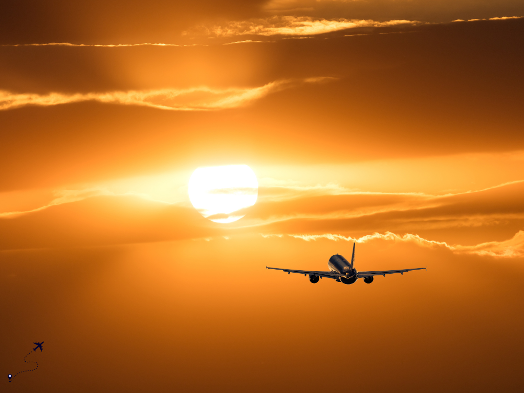 Las aerolíneas colombianas proyectan movilizar cerca de dos millones de pasajeros durante la temporada de Semana Santa, que inicia el 29 de marzo y finaliza el 5 de abril, impulsadas por destinos de "playa, brisa y mar" y un crecimiento de doble dígito en la demanda frente al año anterior. Avianca lidera la operación con 1,4 millones de viajeros en 8.300 vuelos nacionales e internacionales, destacando Popayán, Medellín y rutas internacionales como Madrid, Buenos Aires y Nueva York. Latam Airlines Colombia proyecta 104.000 pasajeros domésticos (+10% frente a 2025), con Santa Marta, Cartagena y San Andrés como destinos preferidos. En el segmento de bajo costo, JetSmart espera transportar 106.000 personas (+30%), impulsada por rutas a Argentina, Perú y República Dominicana, mientras Wingo proyecta 155.000 pasajeros (+28%), con 55.000 usuarios hacia la costa Caribe colombiana. Las aerolíneas regionales también fortalecen su oferta: Satena prevé movilizar 37.000 pasajeros, con alta demanda en destinos religiosos como Mompox, Popayán e Ipiales, así como en zonas costeras como Tolú, Tumaco y Apartadó. Clic ha centrado su oferta en rutas de nicho como Nuquí, Bahía Solano y Pasto (para el Santuario de las Lajas). La temporada combina turismo religioso con playa y naturaleza, garantizando opciones para todo tipo de viajeros. Según las proyecciones, Santa Marta, Cartagena, San Andrés y Popayán se perfilan como los destinos más concurridos.