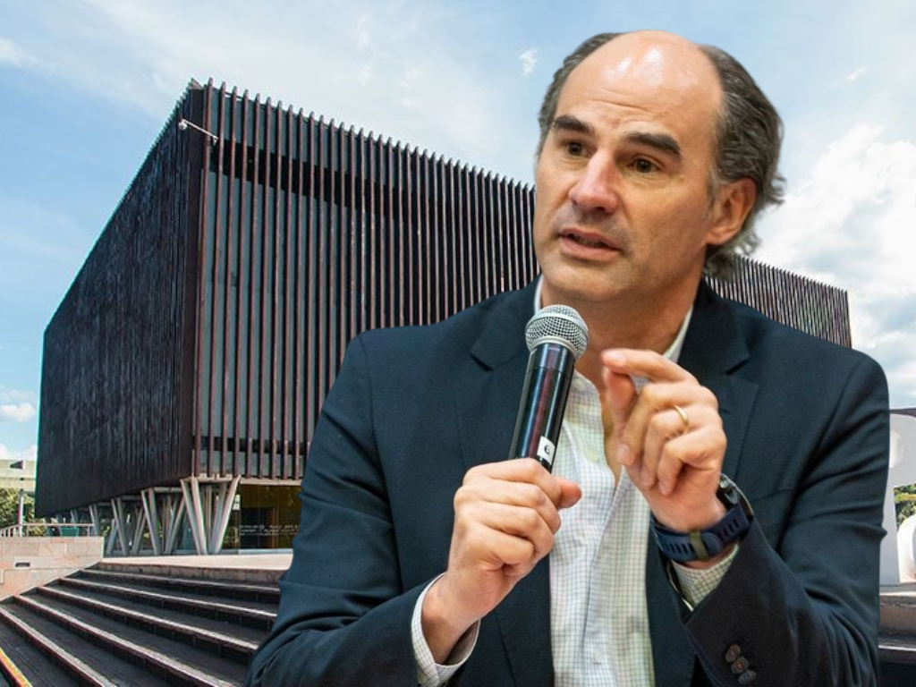 Foto: Cortesía- Canva. Juan Camilo Nariño (ACM) advierte en MinExpo Medellín sobre el decrecimiento del sector minero. El 97% del país sigue sin explorar.