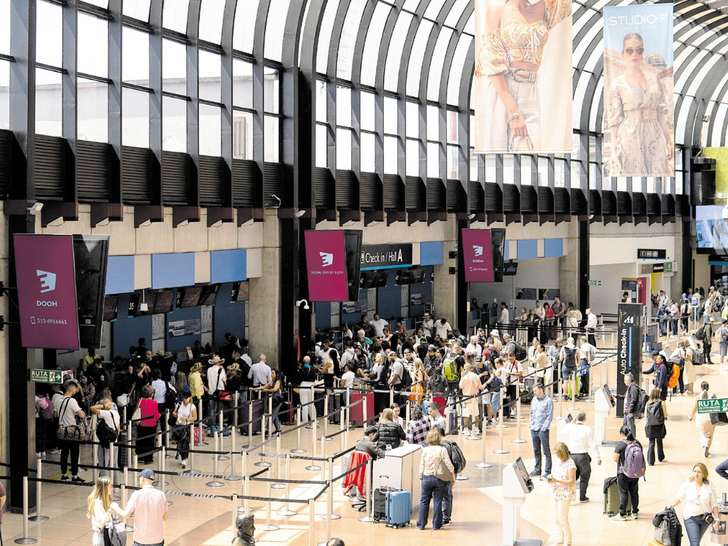 Foto: El Colombiano. Inician las obras en el Aeropuerto José María Córdova. El plan de la ANI busca ampliar la capacidad a 17 millones de pasajeros.