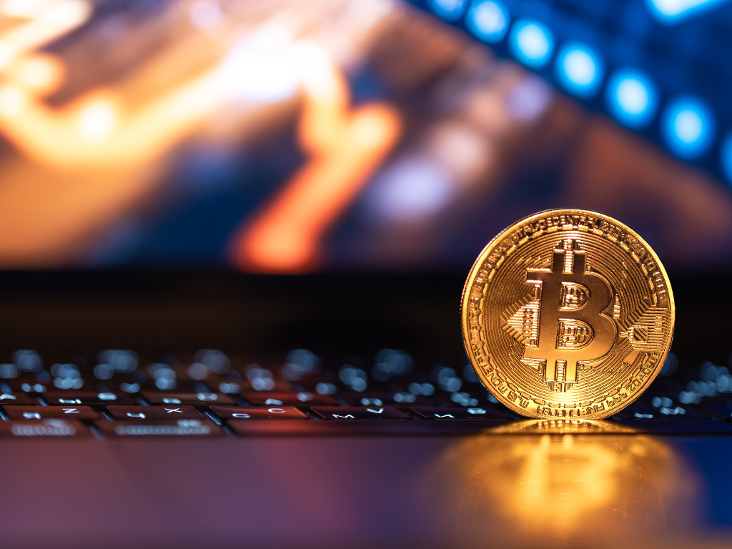 Foto: Canva. Guía completa para declarar criptomonedas en España en 2026. Casillas 1800-1814, tramos del ahorro y obligación del modelo 721 para Hacienda.