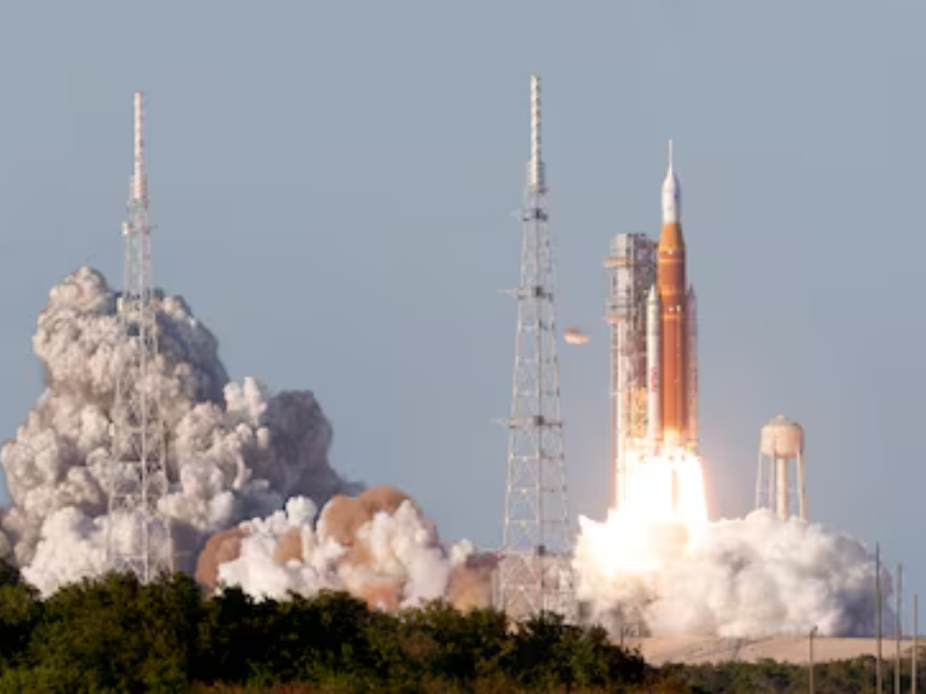 Foto: NASA. Conozca la inversión de 4.200 millones de dólares para la misión Artemis II. Análisis del impacto económico y empleos generados por la NASA.