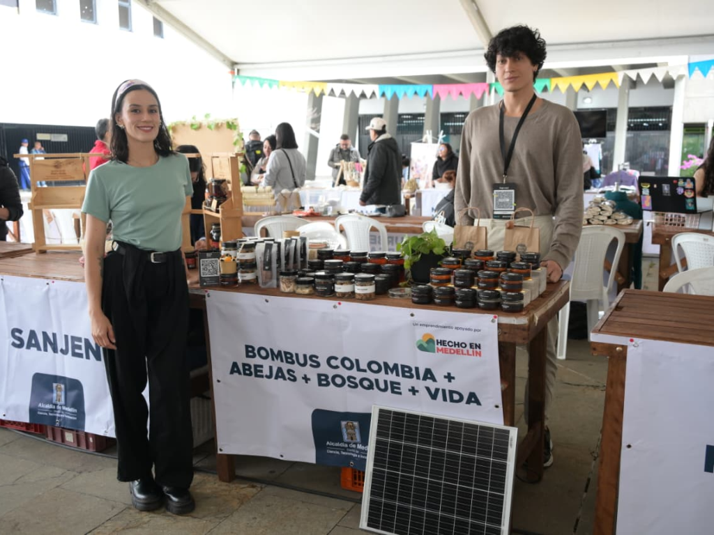 Foto: Distrito de Medellín. Medellín invierte $2.700 millones en el fortalecimiento de 67 emprendimientos territoriales. Aumento de hasta 80% en facturación.