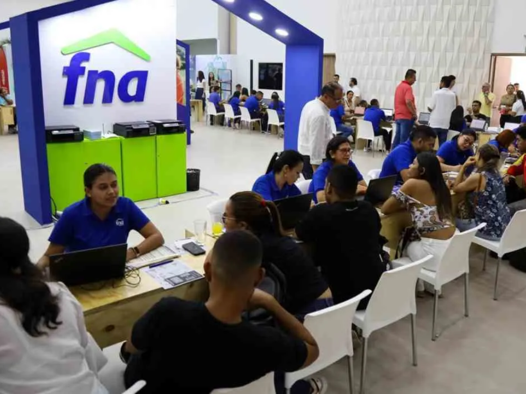 Foto: FNA. El FNA llega a Medellín del 24 al 26 de abril con tasas congeladas y financiación total para vivienda. Conoce los requisitos y beneficios.