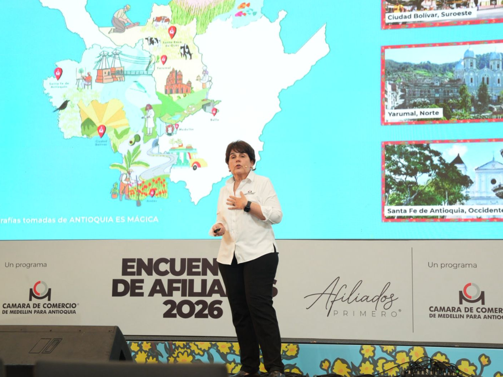 En la imagen aparece Lina Vélez de Nicholls, presidenta de la Cámara de Comercio de Medellín para Antioquia.