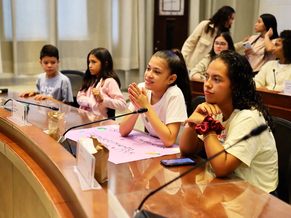 Foto: Distrito de Medellín. 21 niños de Medellín proponen soluciones para sus comunas en el Concejo Distrital. Conoce el impacto del programa de liderazgo infantil.