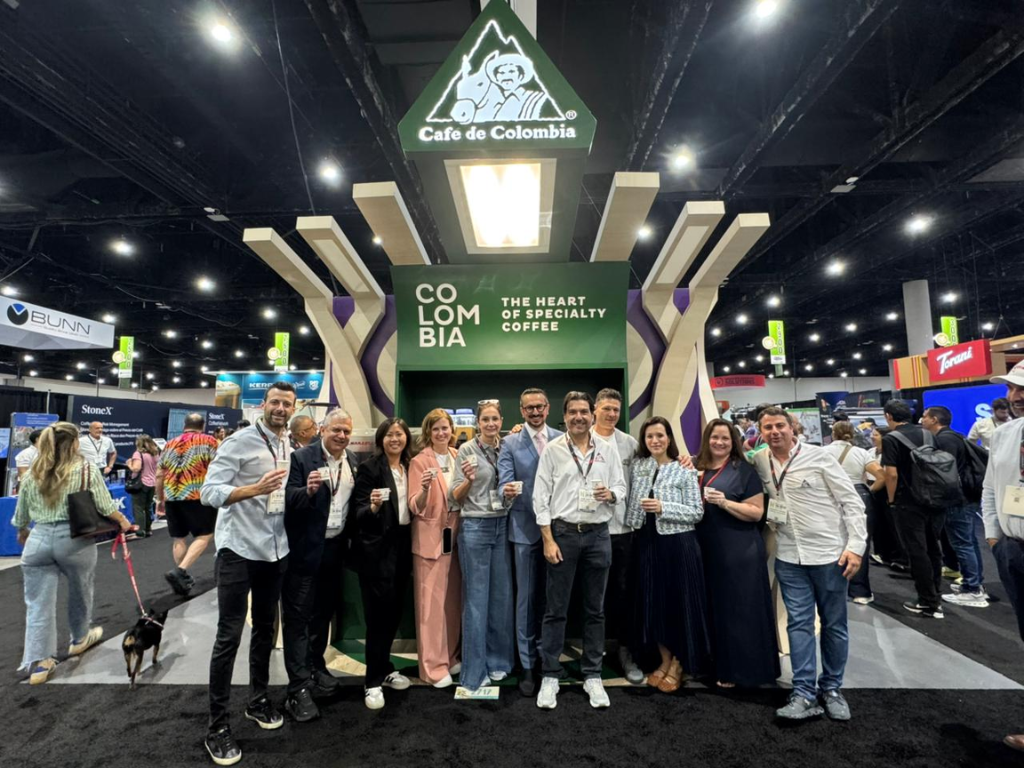 Foto: FNC Colombia destacó en la feria World Coffee San Diego 2026. La FNC presentó cafés de alta calidad y fortaleció lazos comerciales.
