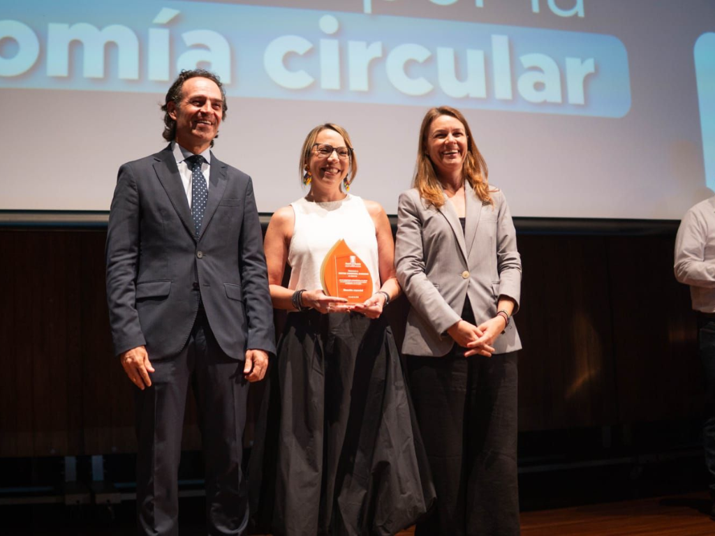 Foto: SanDiego. Sandiego alcanzó un 83% de aprovechamiento de residuos en 2025. Alexandra Molina presenta resultados de economía circular y ahorro hídrico.