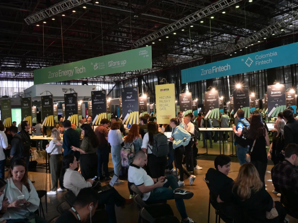 Foto: Nicolás Ruiz. Medellín recibe StartCo 2026 en Plaza Mayor. 350 startups buscan inversión de 80 fondos internacionales. Sectores Fintech y SaaS lideran.