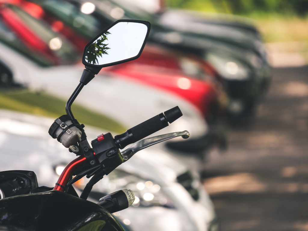 Foto: Canva. El registro de carros nuevos en Antioquia subió 53,4% en el primer trimestre de 2026. Renault y Yamaha son las marcas más vendidas.