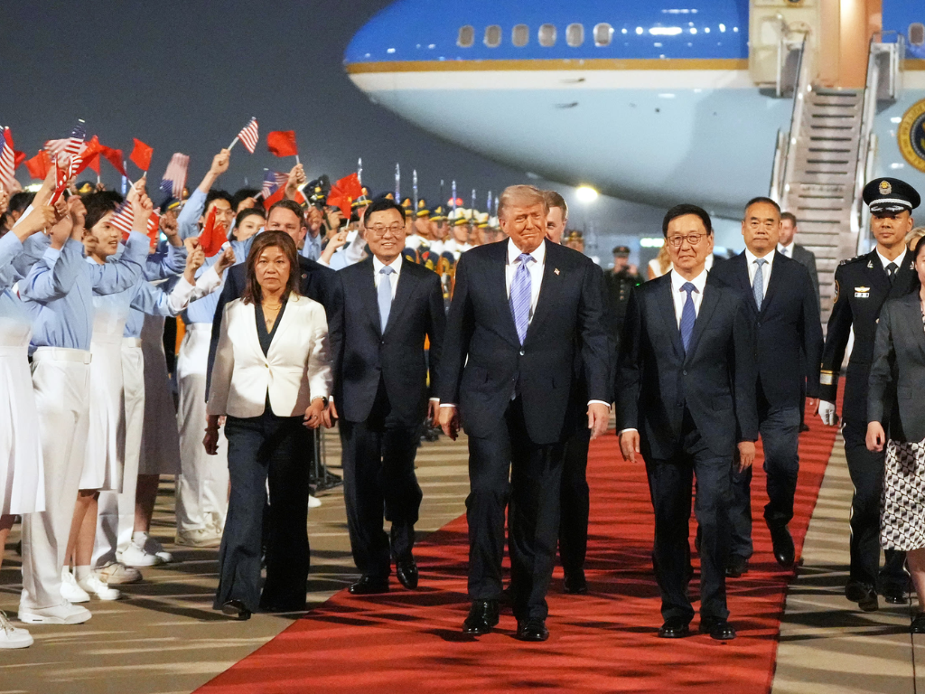 Foto: Cortesía. Donald Trump aterriza en Pekín para estabilizar las relaciones con China. Comercio, guerra en Irán y tecnología marcan la agenda.