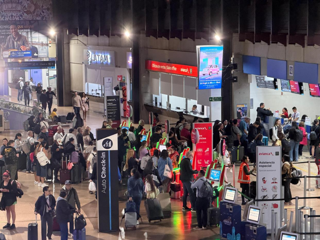 Foto: Distrito de Medellín. Con una inversión de $164.000 millones, el aeropuerto que sirve a Medellín iniciará 26 obras de optimización. Incluye nuevos módulos check-in.