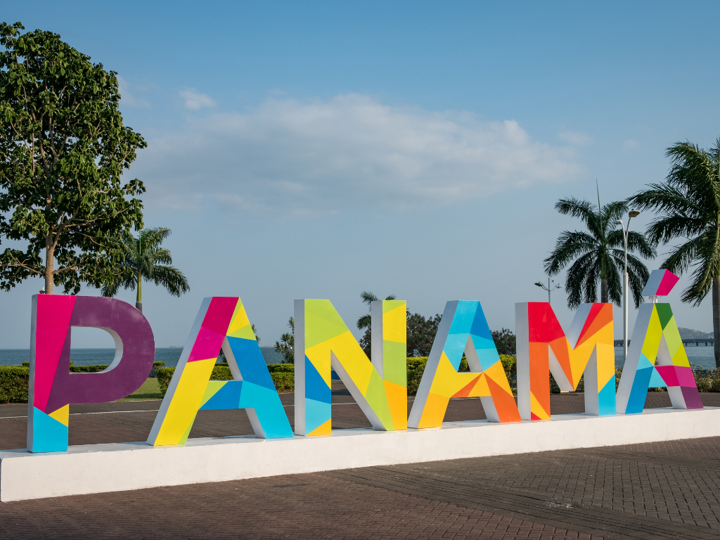 Foto: Canva. Medellín acogerá a expertos legales e inmobiliarios de Panamá en un evento de asesoría personalizada para colombianos.