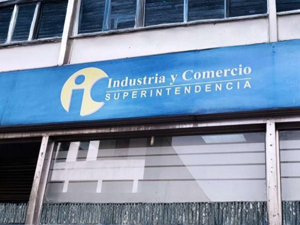 Foto: SIC. La Superfinanciera investiga el retraso en el traslado de recursos AFP a Colpensiones 2026. Son $8,7 billones en vilo.