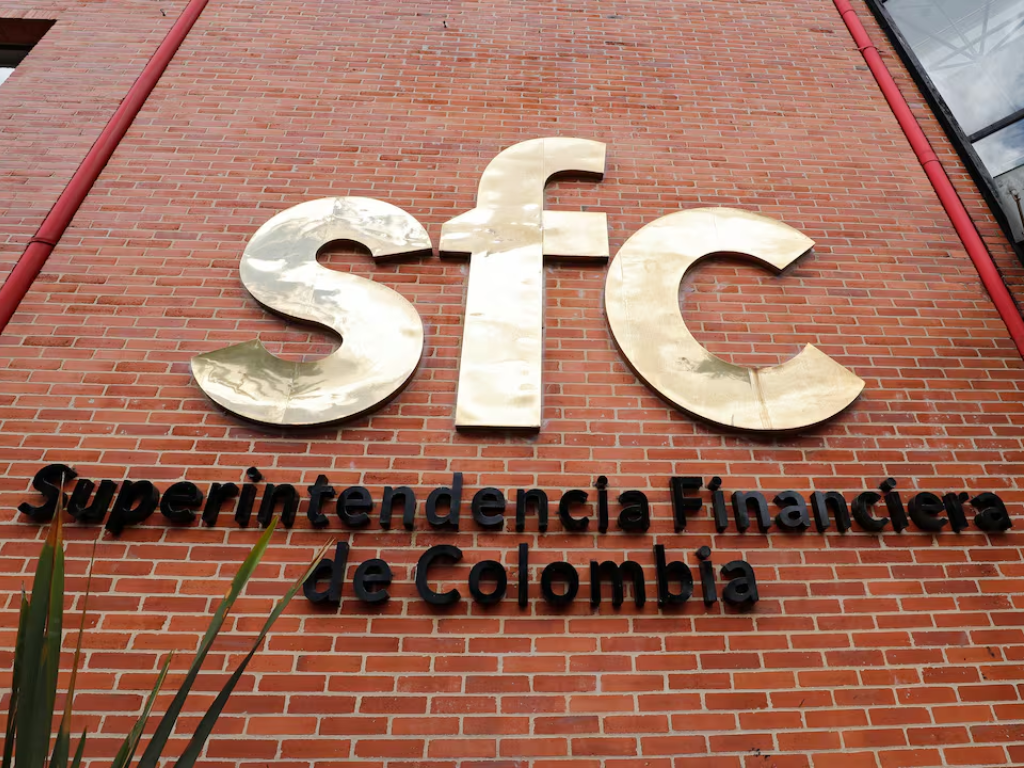 Foto: Superfinanciera. La Superfinanciera investiga el retraso en el traslado de recursos AFP a Colpensiones 2026. Son $8,7 billones en vilo.