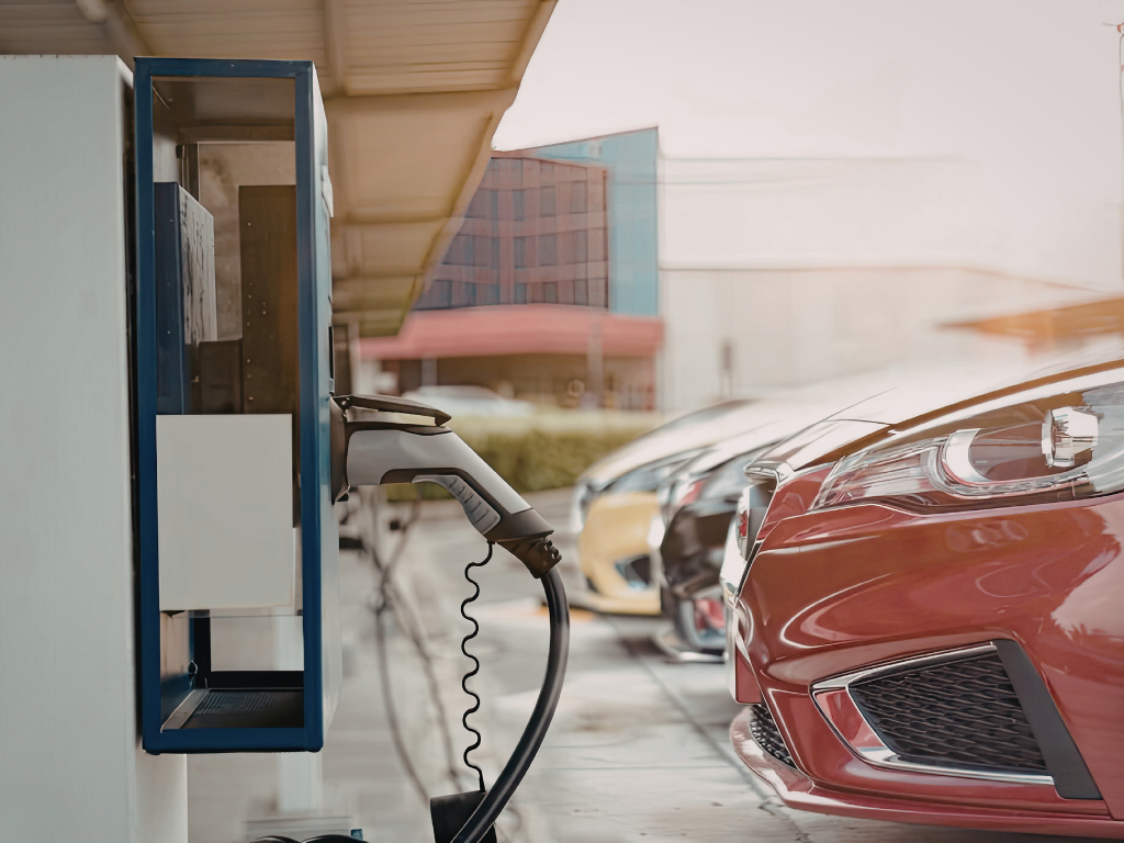 Foto: Canva. Según Latam Mobility, el mercado de vehículos eléctricos Colombia 2026 superaría un crecimiento del 400% a cierre de año.