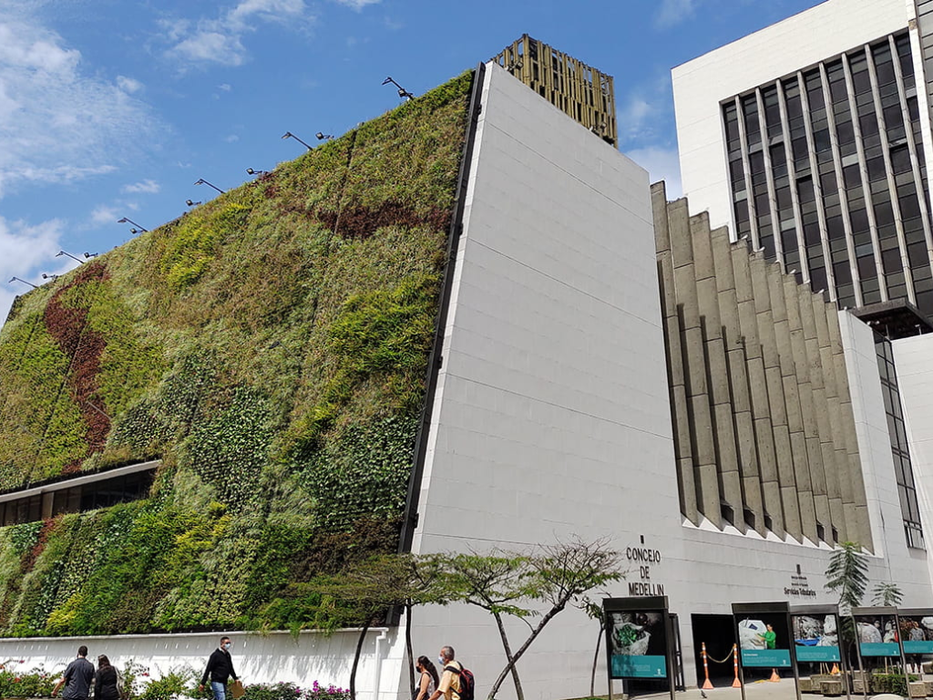Foto: Cortesía. El Concejo de Medellín e ICONTEC celebran dos décadas de trabajo conjunto. La entidad recibió reconocimiento por su excelencia institucional.