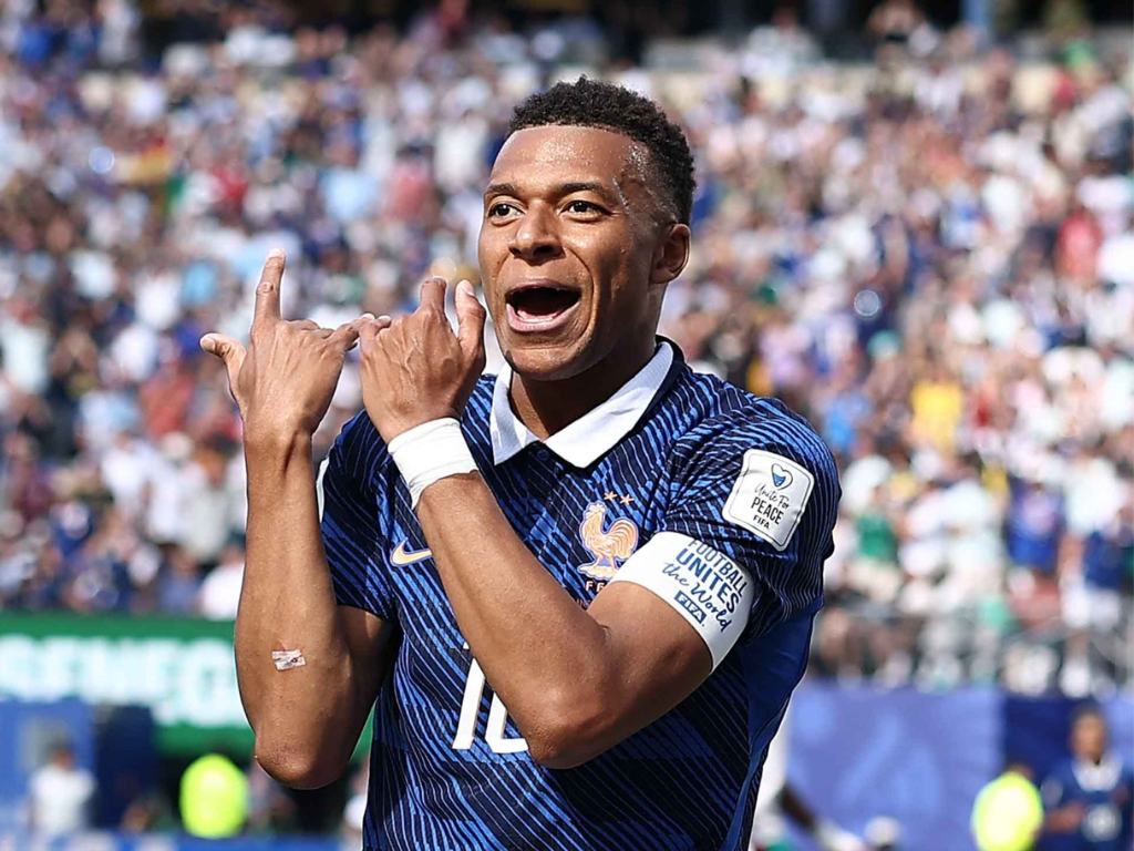 Foto: FIFA. En una brillante exhibición ofensiva, Francia derrotó 3-1 a Senegal con un doblete de Kylian Mbappé en la fase de grupos del Mundial.
