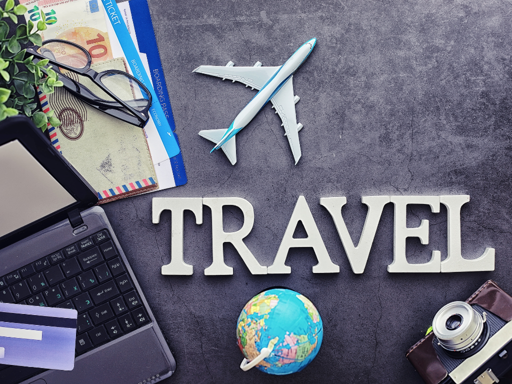 Foto: Canva. ANATO analizó el papel de las agencias de viajes frente a la inteligencia artificial. El 74% de los turistas exige hiperpersonalización.