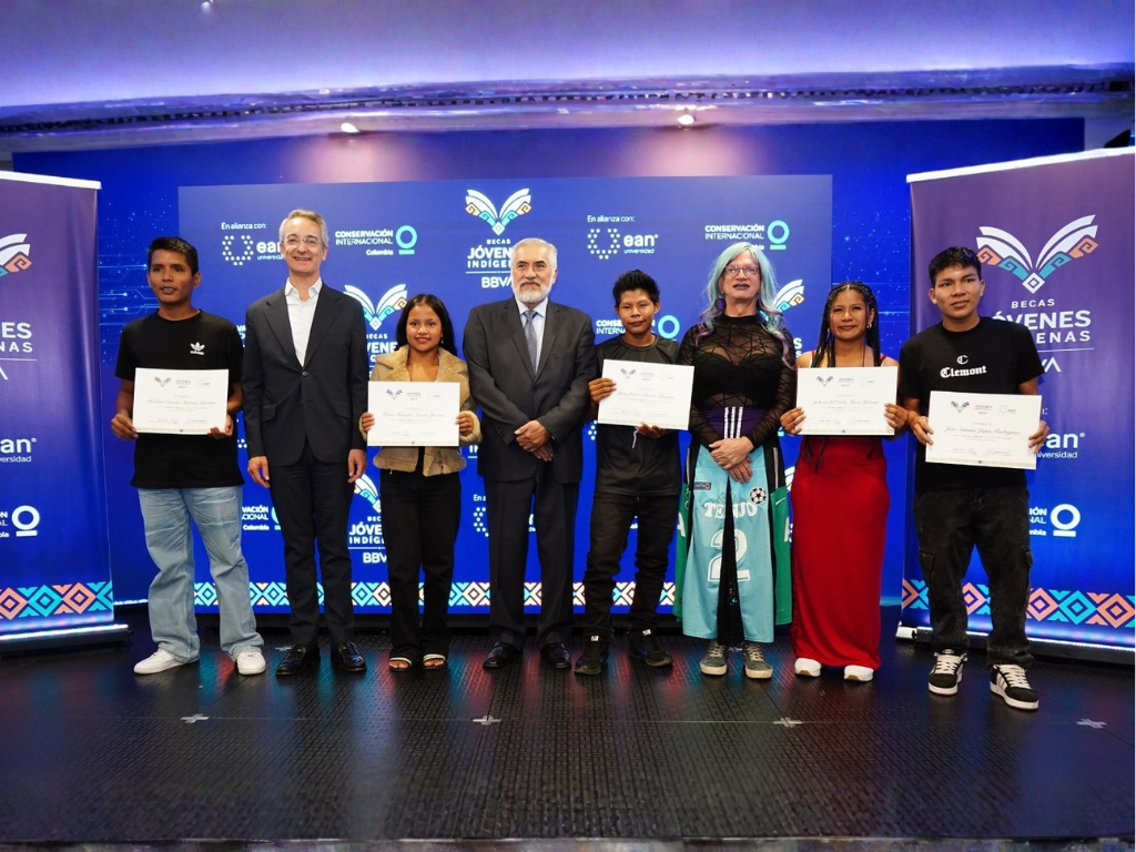 Foto: BBVA. Cinco jóvenes de La Pedrera, Amazonas, estudiarán carreras virtuales en la Universidad Ean sin salir de sus comunidades gracias a BBVA y Conservación Internacional.