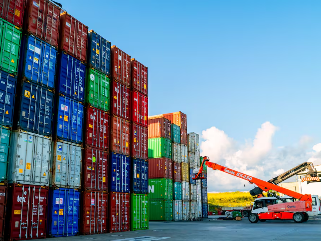Foto: Canva. Ecuador es uno de los mercados más importantes para las exportaciones colombianas. ABC Economía analiza las cifras, los sectores estratégicos y los riesgos de la crisis comercial.