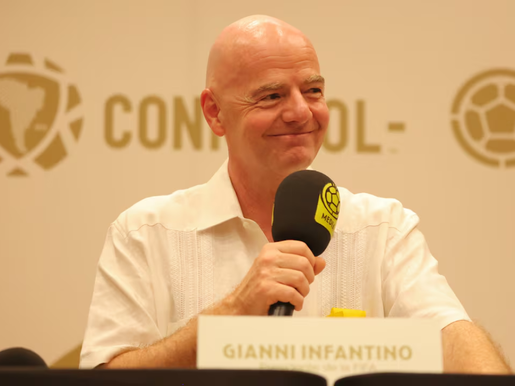 Foto: Cortesía. El presidente de la FIFA, Gianni Infantino, confirmó que se analizará la propuesta de la Conmebol para expandir el torneo a 64 países.