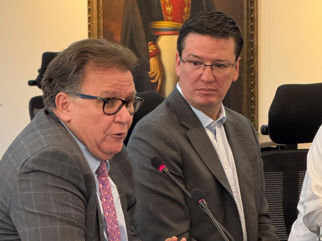 Foto: FNC. El ministro de Agricultura designado, Indalecio Dangond, se reunió con Germán Bahamón (FNC) para ratificar el plan de renovación y crédito cafetero.