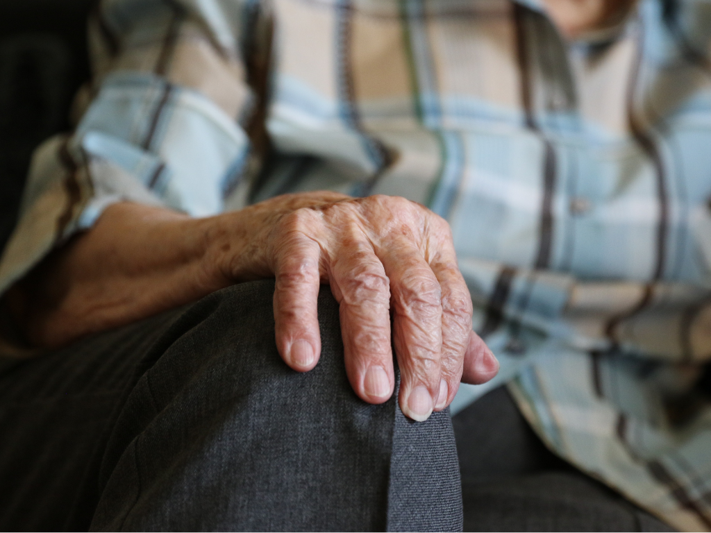 Foto: Canva. Hoy vence la ventana del traslado exprés entre Colpensiones y las AFP. Asofondos revela que más de 158.000 colombianos completaron el cambio.