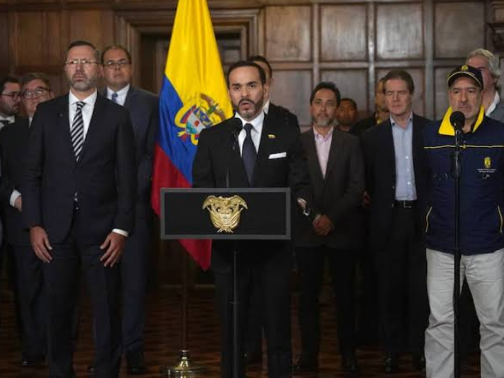 Foto: Presidencia. El presidente Abelardo de la Espriella formalizó el decretó de emergencia económica tras el terremoto del 10 de agosto.