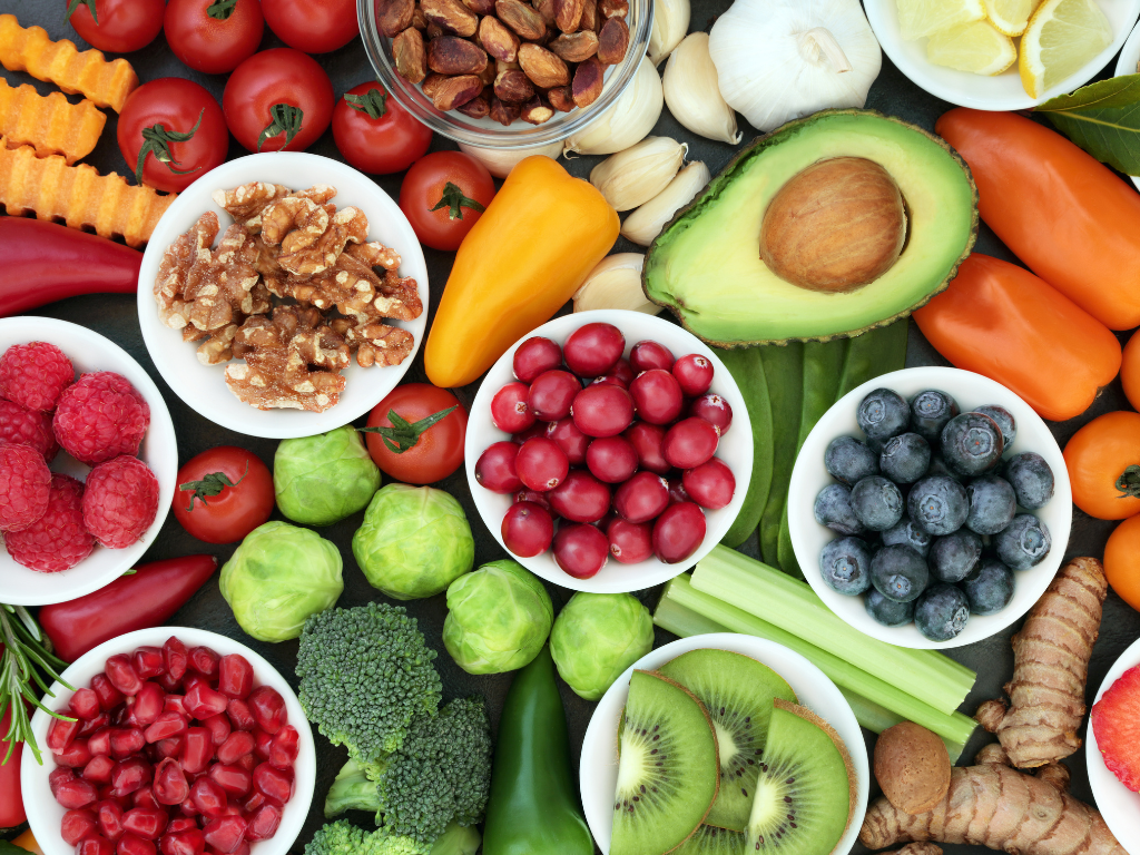 Foto: Canva. Brotes alimentarios en EE.UU. exponen huecos de la FDA. Para los exportadores colombianos, es un riesgo y también una oportunidad.