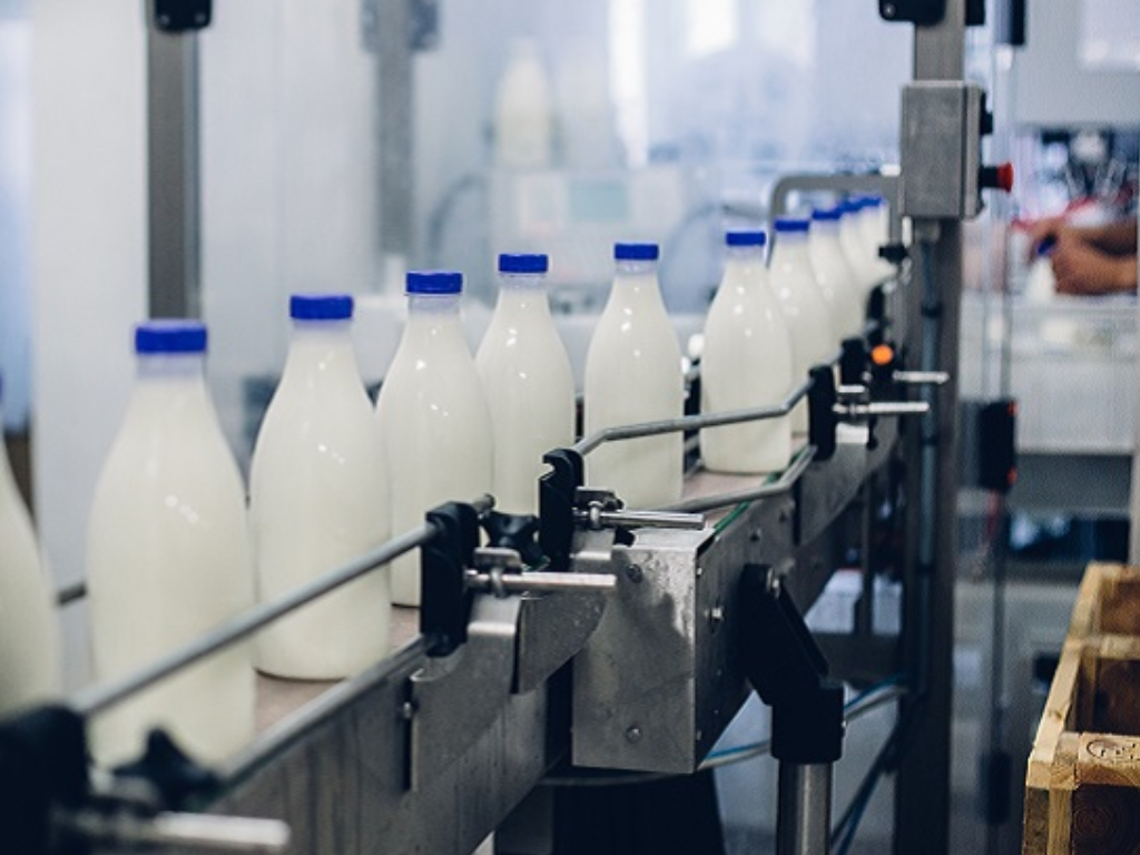 Foto: Asoleche. Asoleche y la cadena láctea movilizan leche cruda y procesada para los damnificados del terremoto en Chocó, Valle y Eje Cafetero.