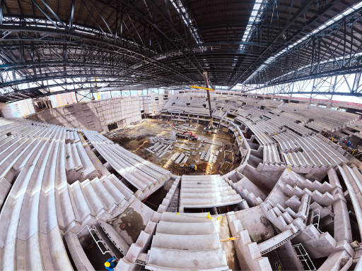 Foto: Davivienda. DAVIarena alcanza el 89% de obra, genera 1.800 empleos y avanza antes de lo previsto. Instalación de ascensores iniciada.