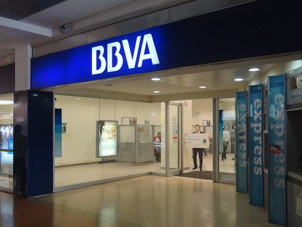 Foto: BBVA ordenó el cierre preventivo de oficinas en 6 departamentos tras el sismo. Conozca los canales digitales y telefónicos activos.