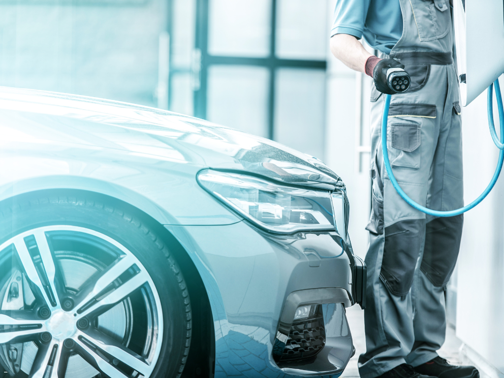 Foto: Canva. La venta de vehículos nuevos en Colombia creció 20% en julio de 2026. Los carros eléctricos e híbridos lideran el mercado.