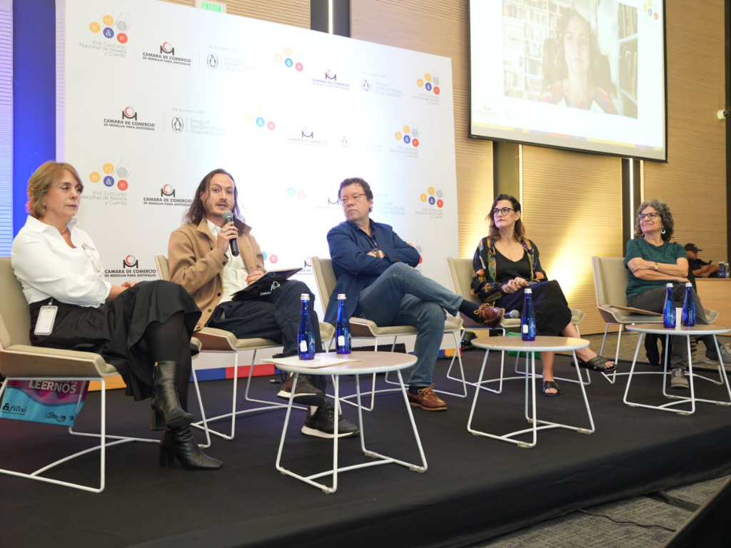 Foto: CCMA. Felipe Martínez Pinzón y Daniel Hinojosa ganan el Concurso de Novela y Cuento de la Cámara de Comercio de Medellín.
