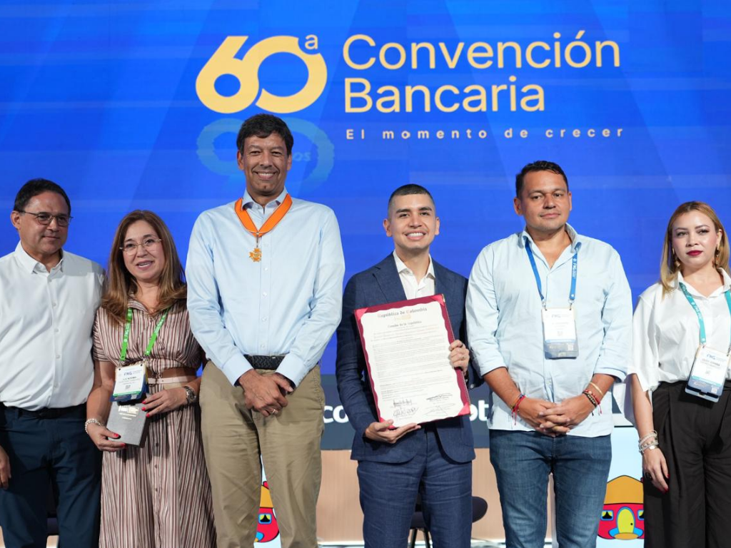 El Senado y la Cámara otorgaron la Orden del Congreso y la Orden de la Democracia a Asobancaria y a Jonathan Malagón por 90 años de liderazgo financiero.