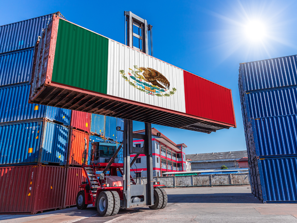 Foto: Canva. Las exportaciones de México alcanzaron un récord de 81,420 mdd en julio de 2026. Registran un crecimiento interanual del 43.7%.