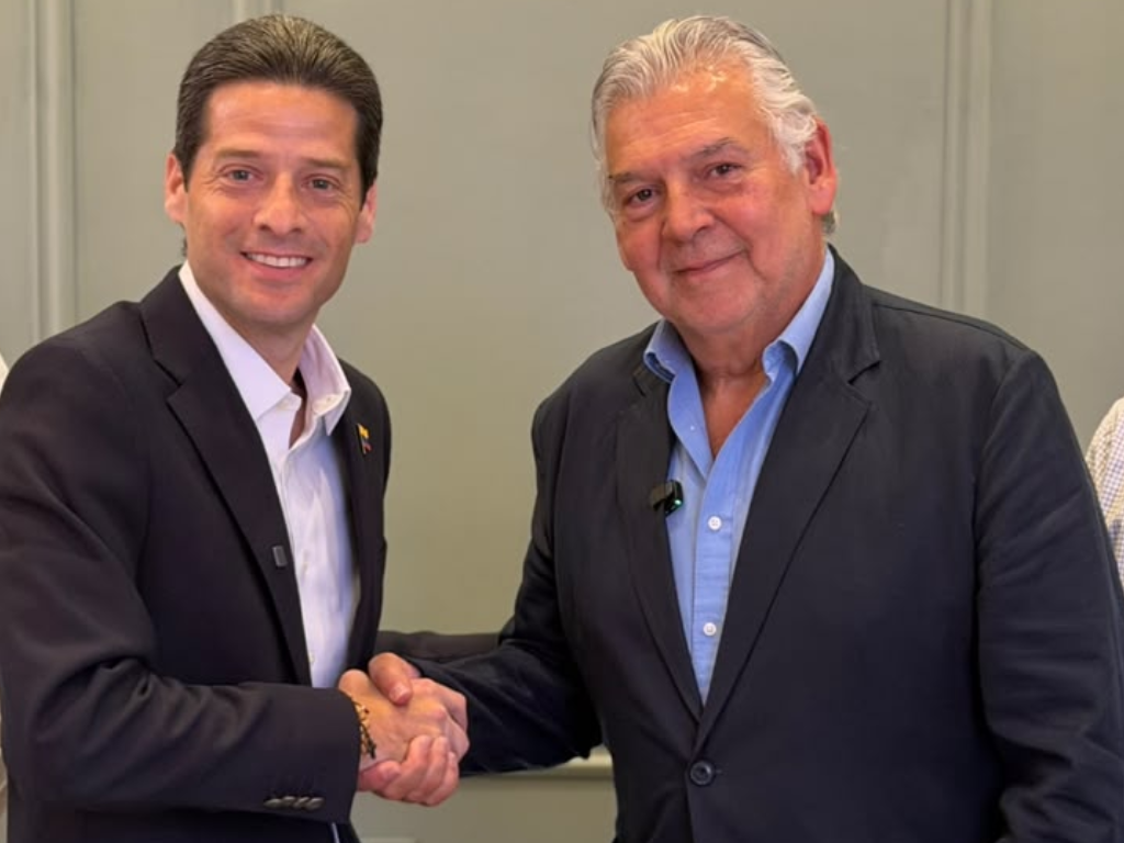 Foto: Fenalco. El Gobierno de Abelardo De La Espriella y Fenalco diseñan el "Plan Tenderos" para modernizar y fortalecer más de 500.000 pequeños negocios en Colombia.
