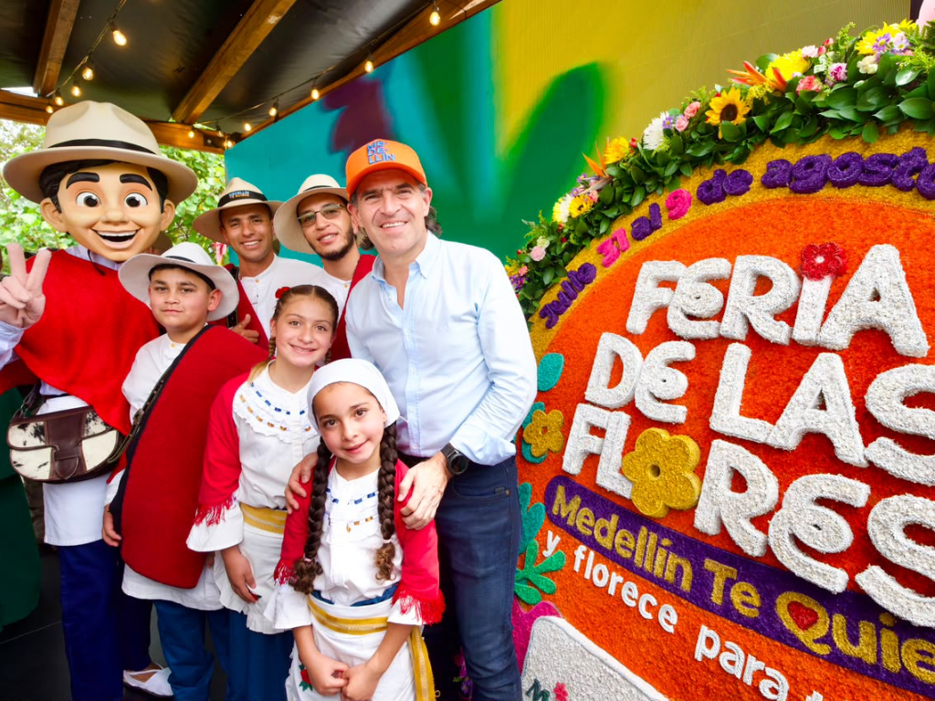 Foto: Distrito de Medellín. La Feria de las Flores 2026 generará US$60,6 millones en Medellín y creará 17.200 empleos. Ocupación hotelera proyectada alcanza el 85%.
