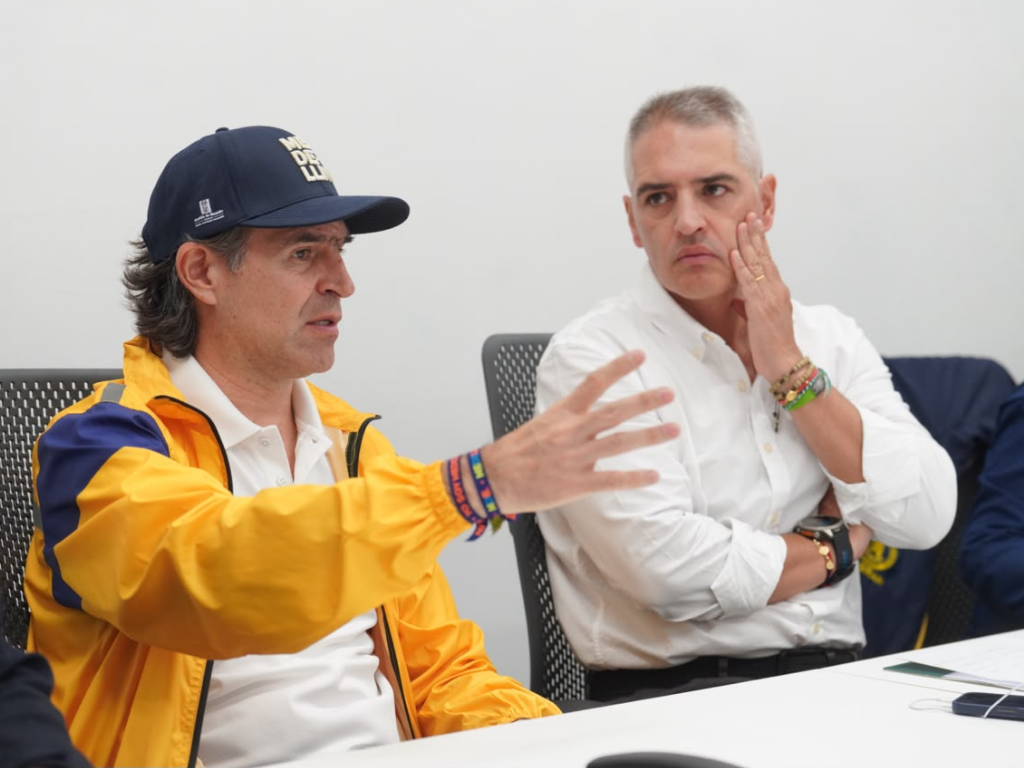 Foto: Distrito de Medellín. El alcalde Federico Gutiérrez confirmó el despliegue de 23 especialistas en rescate e inspecciones en Medellín tras el sismo de 7.4.