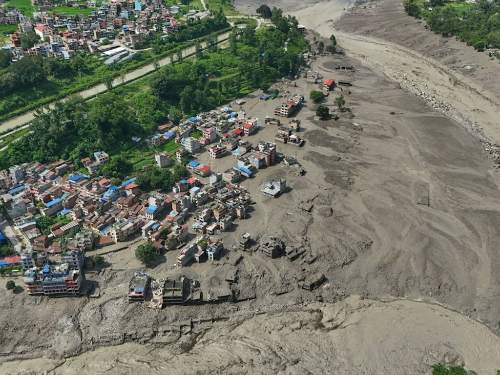 Foto: Cortesía. Inundación en la frontera entre China y Nepal deja 17 muertos y cientos de desaparecidos. La tragedia frena obras de infraestructura.