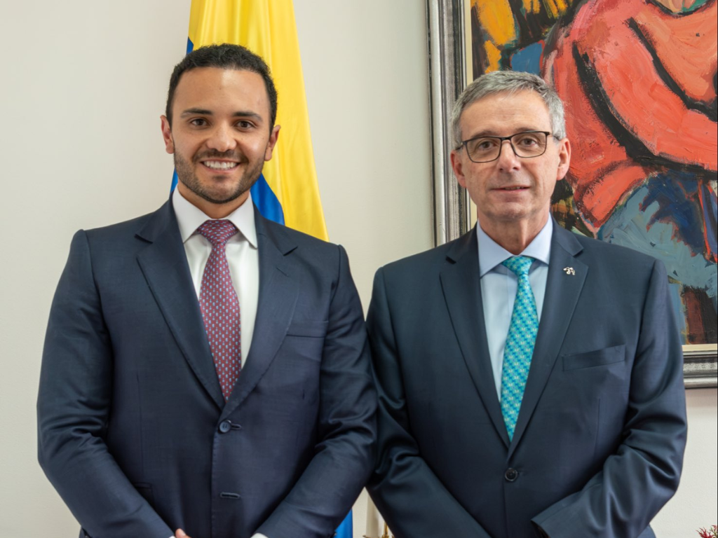 Foto: Minhacienda. El Ministerio de Hacienda posesionó a Pablo Andrés Rivas Herazo como Superintendente Financiero, tras su paso por el Banco de Inglaterra.