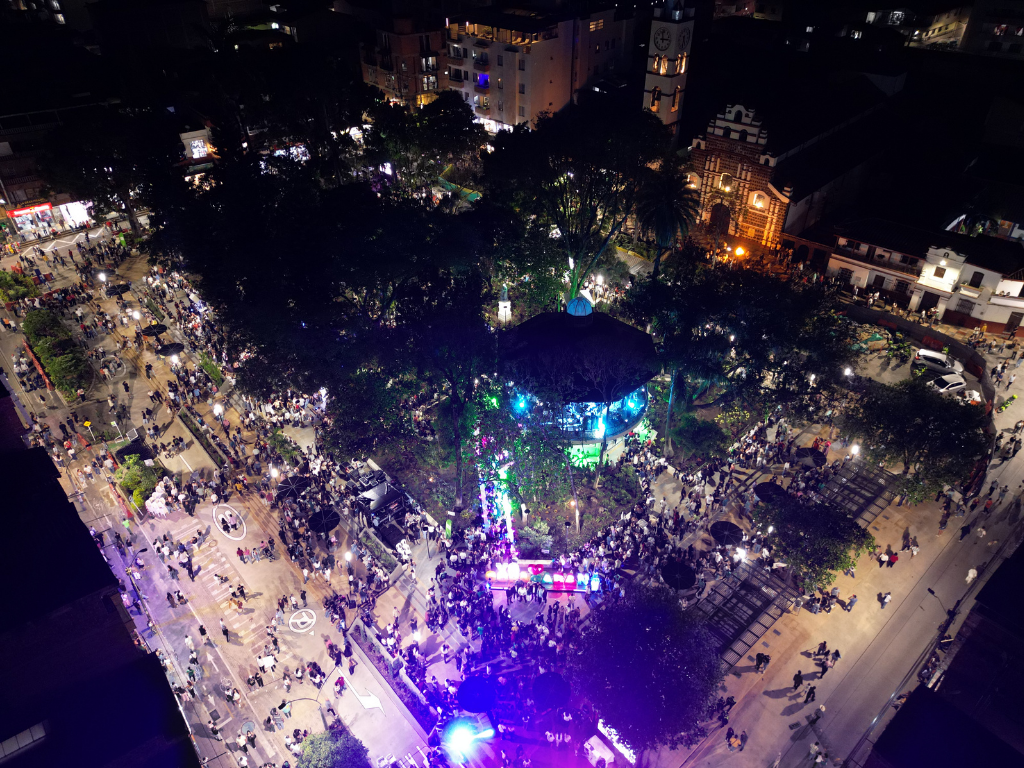 Foto: Área Metropolitana. El Área Metropolitana invirtió $12.000 millones en la remodelación del parque de Copacabana. La obra beneficia al comercio y al turismo local.