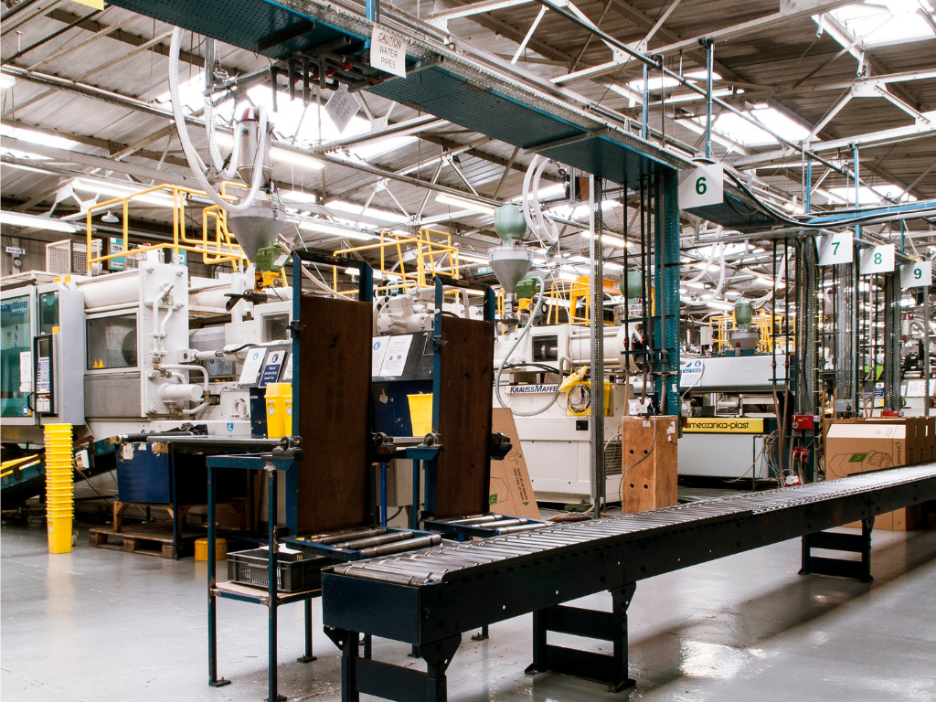 Foto: Canva. La producción industrial en Colombia creció 3,9% al cierre del primer semestre de 2026, su mayor repunte en dos años, según el Dane.
