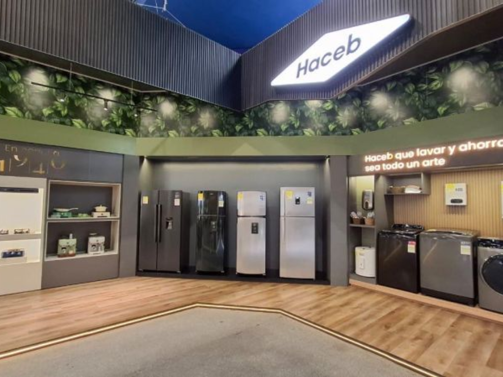 Foto: Haceb. En ExpoCamacol 2026, Haceb presenta electrodomésticos compactos, movilidad eléctrica y Renting Haceb para impulsar la vivienda sostenible en Colombia.