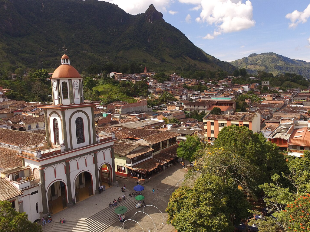 Foto: Cortesía. El Gobernador de Antioquia confirmó la muerte de un hombre de 73 años en Támesis tras el sismo. El hecho ocurrió por un derrumbe.